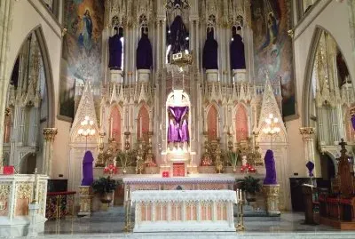 פאזל של Purple Drapes Adorn Sanctuary-Detroit, MI