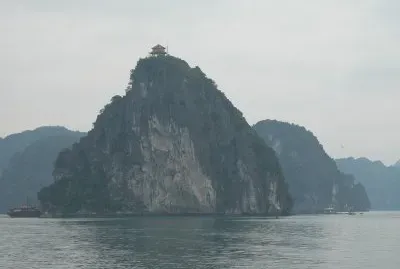 temple   "Ti Top  "  haut perchÃ©  (Vietnam)