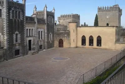 castillo de almodovar patio