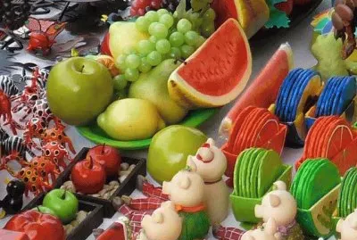 Fruits and Mexican hand craft
