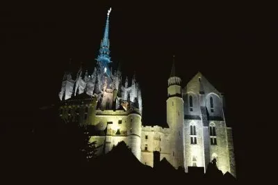 Mont Saint Michel de noche 2 jigsaw puzzle