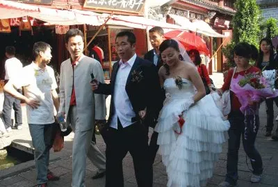un couple de mariÃ©s