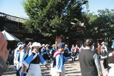 danse baÃ¯ au village xishou