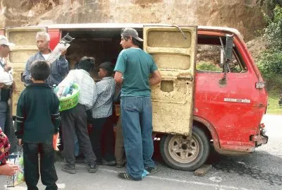on vend de l 'outillage sur la route