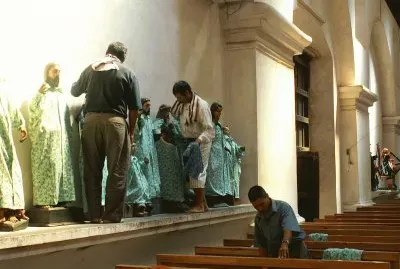 on habille les statues des Ã©glises