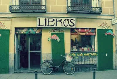 UNA BONITA LIBRERIA jigsaw puzzle