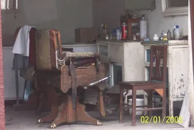 UNA MUY VIEJA PELUQUERIA jigsaw puzzle