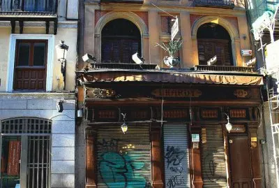 LES FALTA UNA PINTADITA