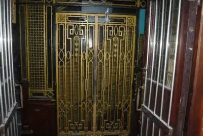 ELEVADOR DEL SIGLO PASADO jigsaw puzzle