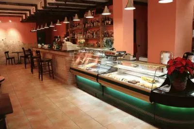 Una bonita cafeterÃ­a jigsaw puzzle