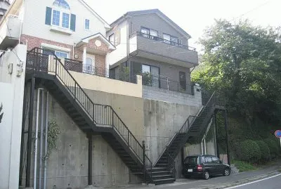 Esta casa es de dificil acceso jigsaw puzzle