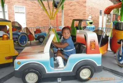 dando una vueltica en coche