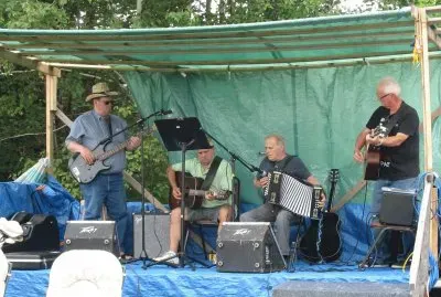 פאזל של Makin music at Cassilis summer picnic