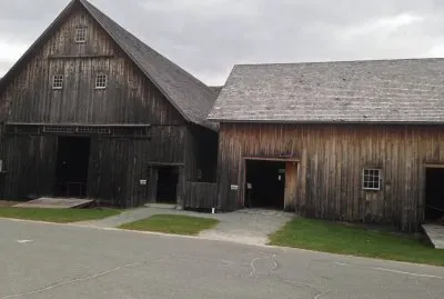 Pres Coolage  Barn jigsaw puzzle