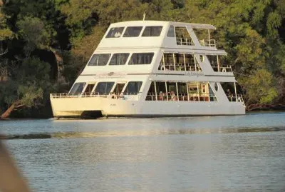 Passeio no Rio Zambezi - Zambia