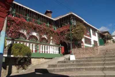 פאזל של CALLE DE MONGUI BYCA COLOMBIA