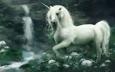 Unicornio blanco en una cascada