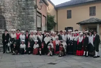 gruppo Folk di ViÃ¹ (To) abito tradizionale
