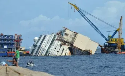 ENDEREZANDO AL COSTA CONCORDIA. jigsaw puzzle
