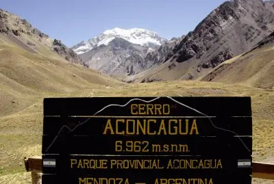 La cumbre mÃ¡s alta de los hemisferios sur y occid.