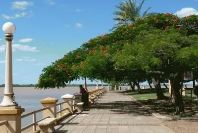 Costanera de la Ciudad de Corrientes. Argentina