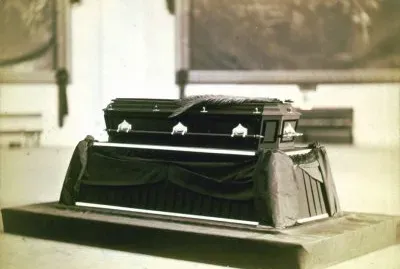 President James Garfield 's casket