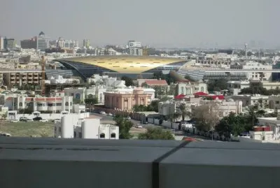 La metro de Dubai vista desde el hotel