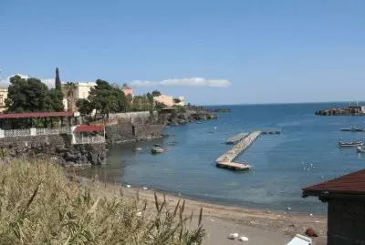 Catania y sus bellezas, el mar en un dia de verano