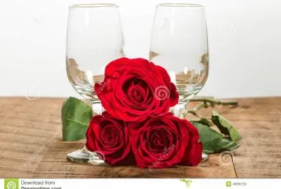 copas y rosas rojas