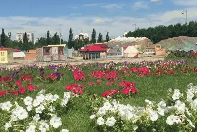 Parque Florido em Atamekeh - Astana - CasaquistÃ£o jigsaw puzzle