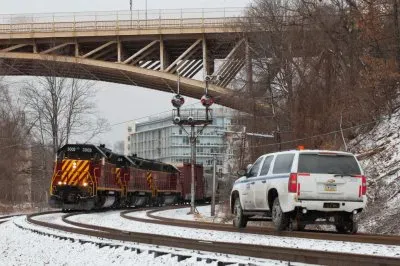 AVR 3003 SD40-3 leads the AVR Bakerstown turn jigsaw puzzle