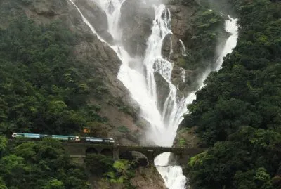 Catarata de Dudhsagar. India