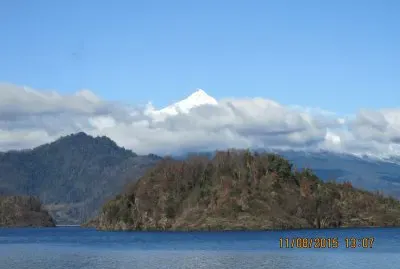 Isla en el lago