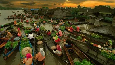 Lokbaintan in the morning jigsaw puzzle