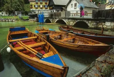 Lago y kayak