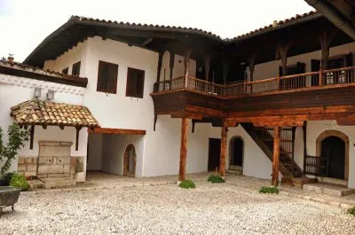 פאזל של svrzo house