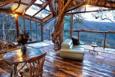 En un arbol jigsaw puzzle