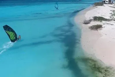 Windsurfeando en un maravilloso mar