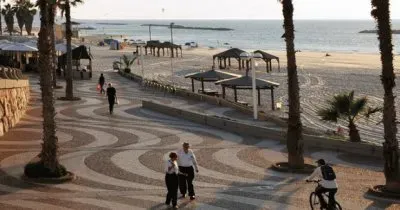 beach promenade jigsaw puzzle