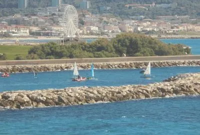 la mer , la roue, les voiles Ã  Marseille