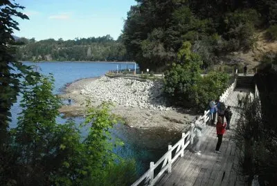 Lago y rÃ­o Correntoso. NeuquÃ©n. Argentina