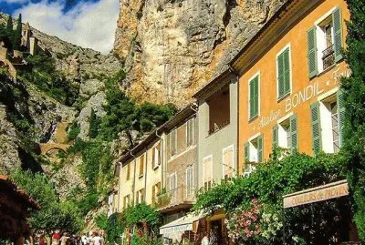 Moustiers-Ste.Marie-(Alta Provenza)