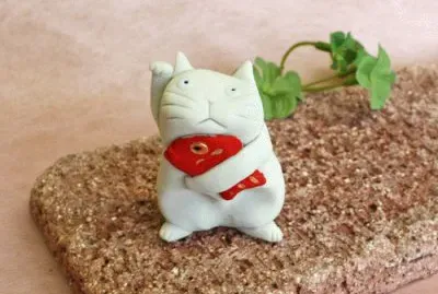 Kitty Sculpture