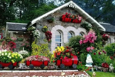 פאזל של Charming Cottage with Beautiful Garden