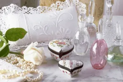 פאזל של Lovely Girly Girl Display-Still Life