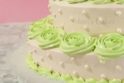 pastel blanco con verde