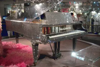 Liberace 's Rhinestone Piano