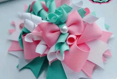 moÃ±o con verde agua