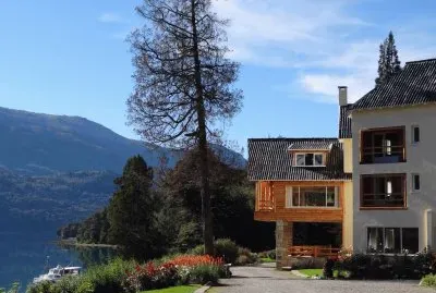 A orillas del Lago Mascardi. RÃ­o Negro. Argentina jigsaw puzzle