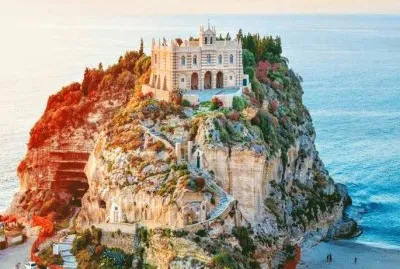 Santuario Santa MarÃ­a dell 'Isola-Tropea-Italia